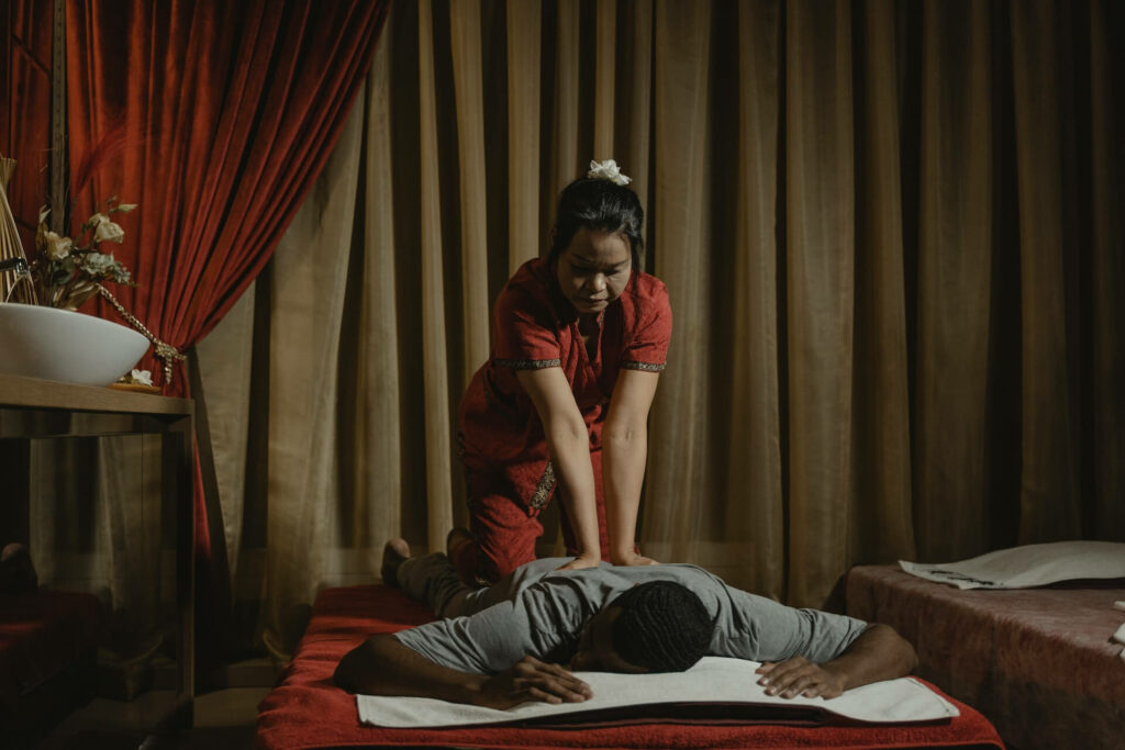 Traditionelle Thai-Massage Rückenmassage