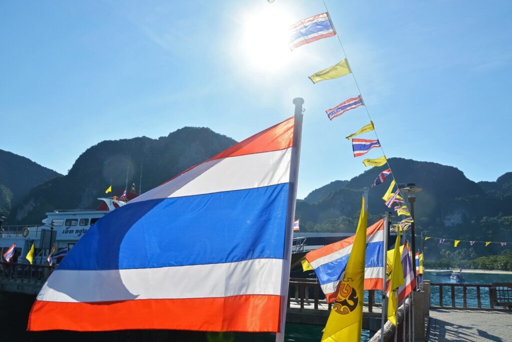 Verschiedene Flaggen in Thailand