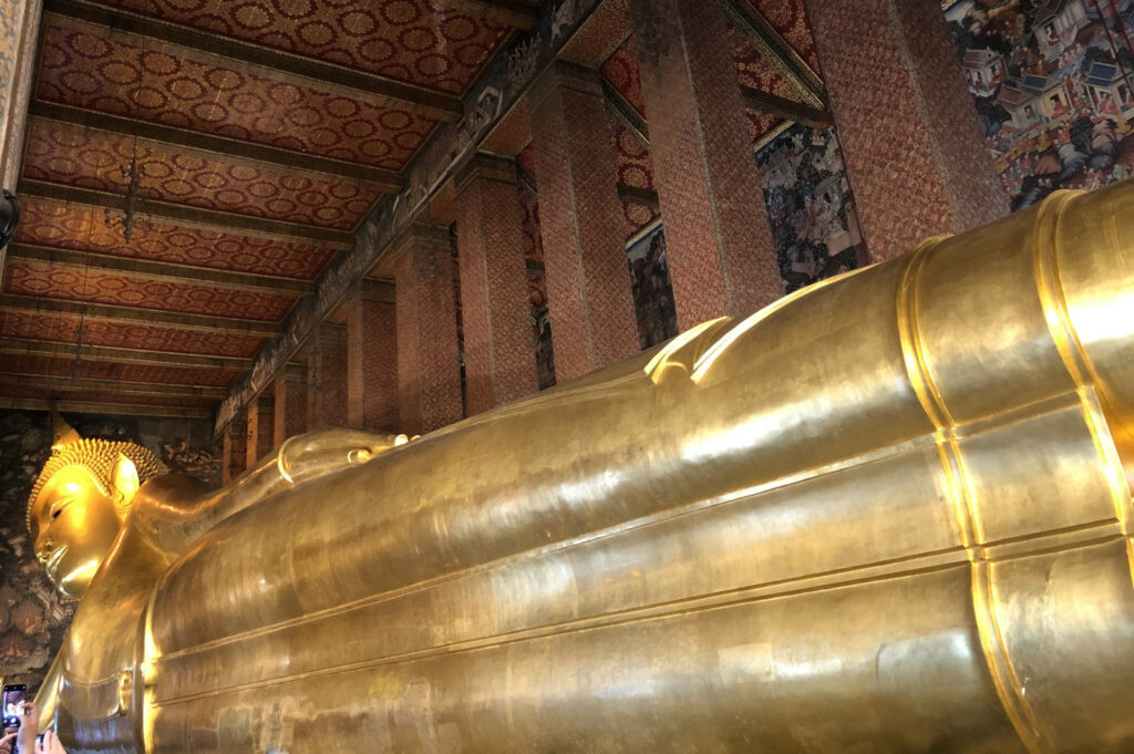 wat-pho-bangkok-liegender-buddha